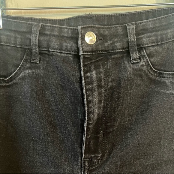 NWOT H&M Divided Jeans Womens Size 10 Black Distressed Ripped Stretch - Picture 8 of 9